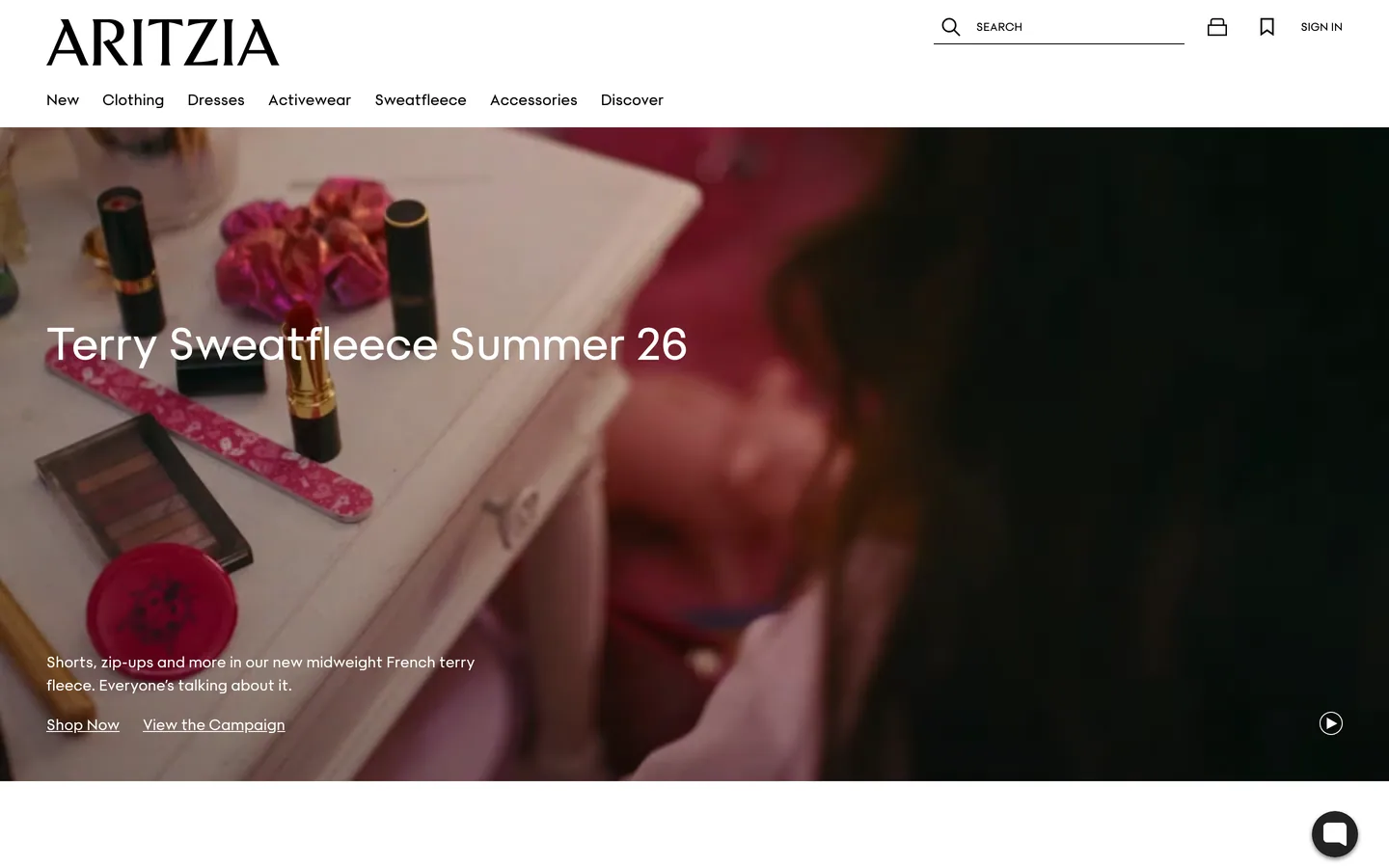 Returns policy strip at Aritzia
